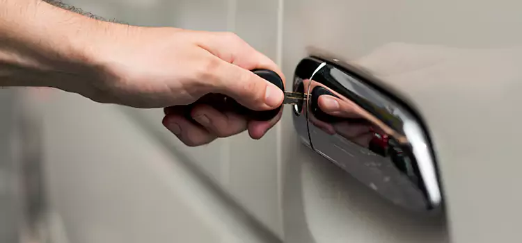 Why Choose Our Auto Locksmith Team in Leawood, KS?